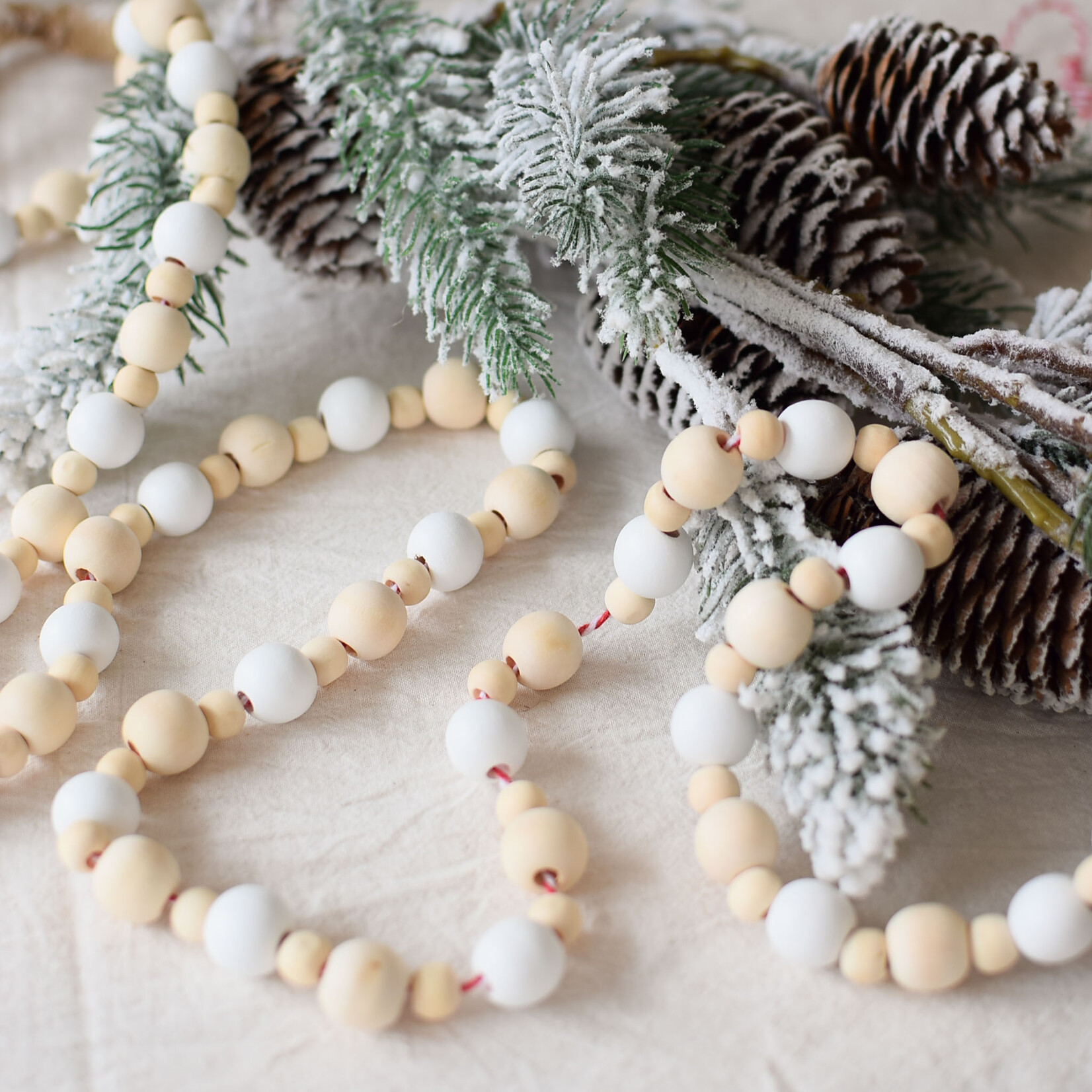 White and wooden beads garland