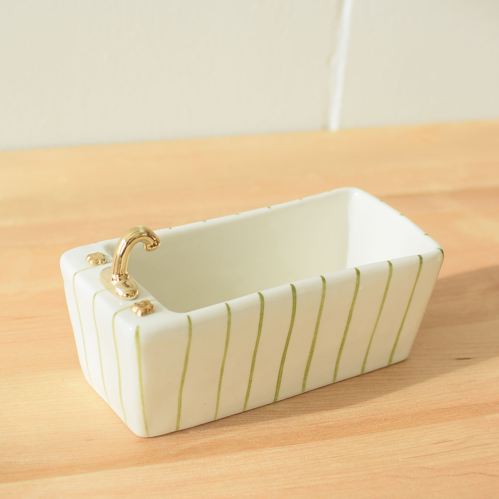 Ceramic bathtub soap dish