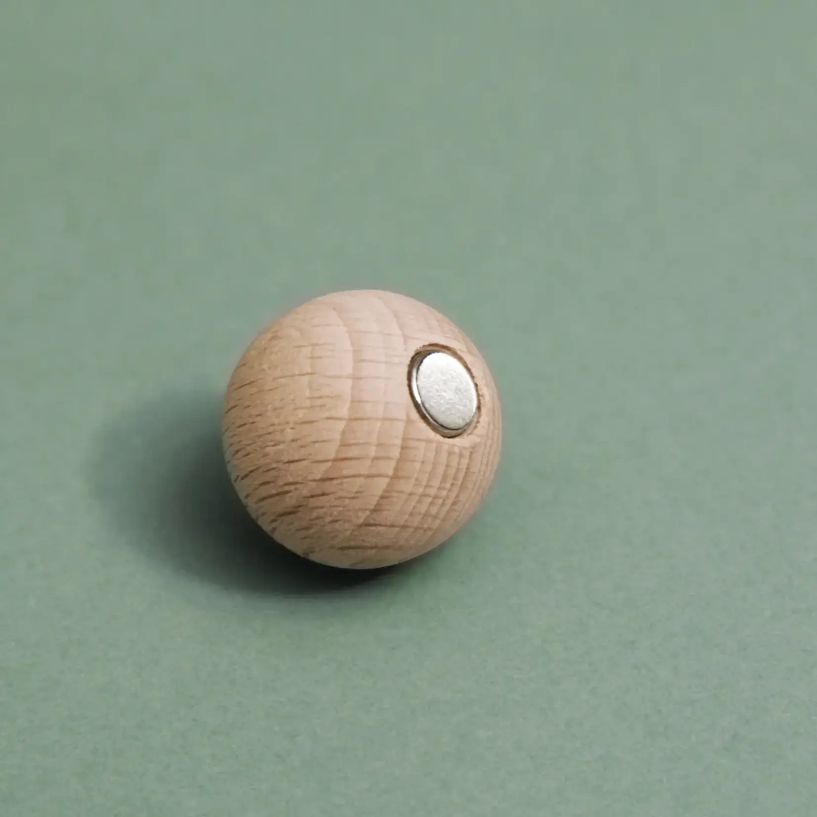 Tout Simplement Trio of wooden magnetic balls