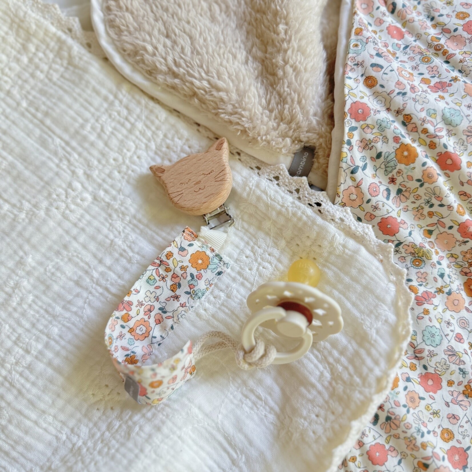 Muslin pacifier clip