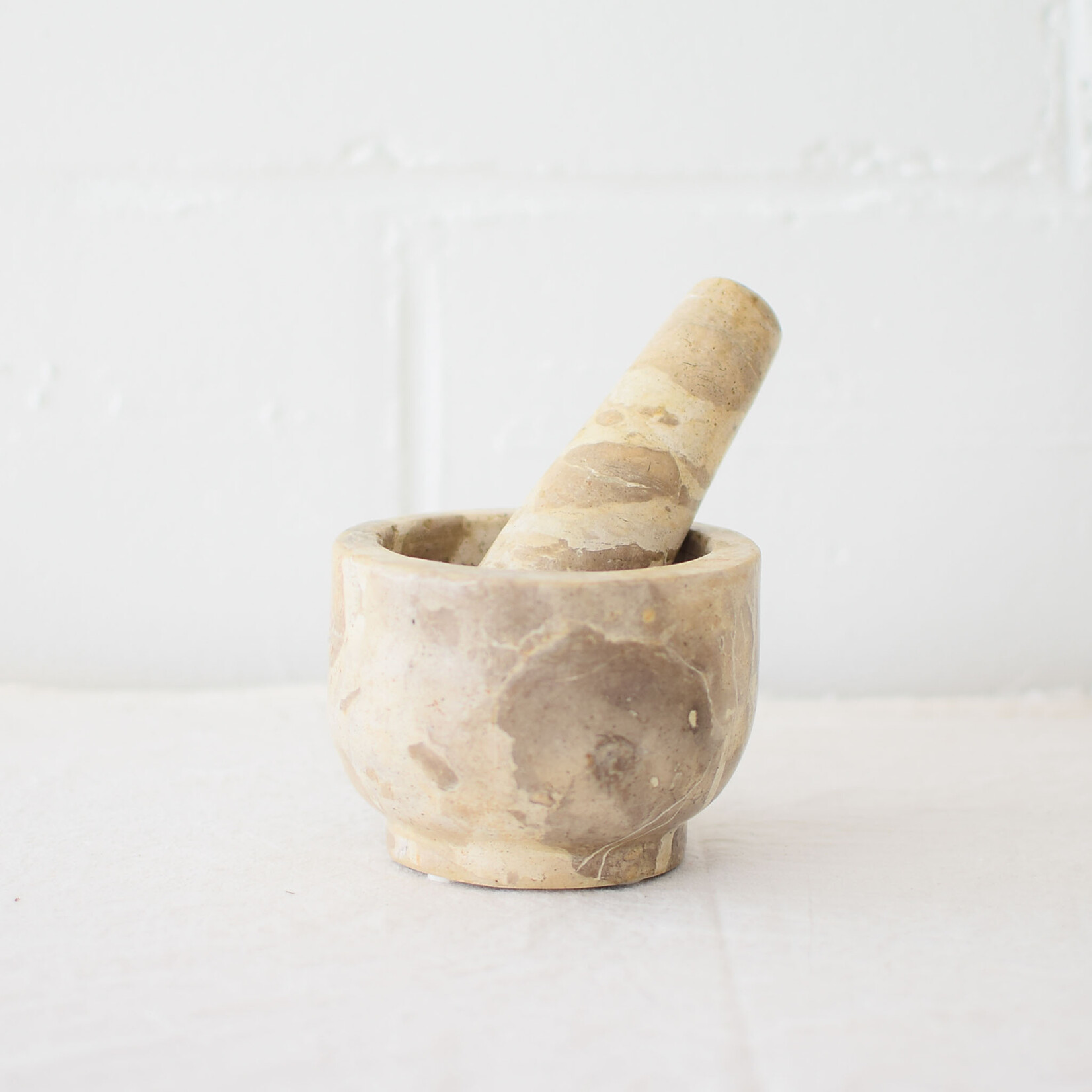 Mortar and pestle in beige marble