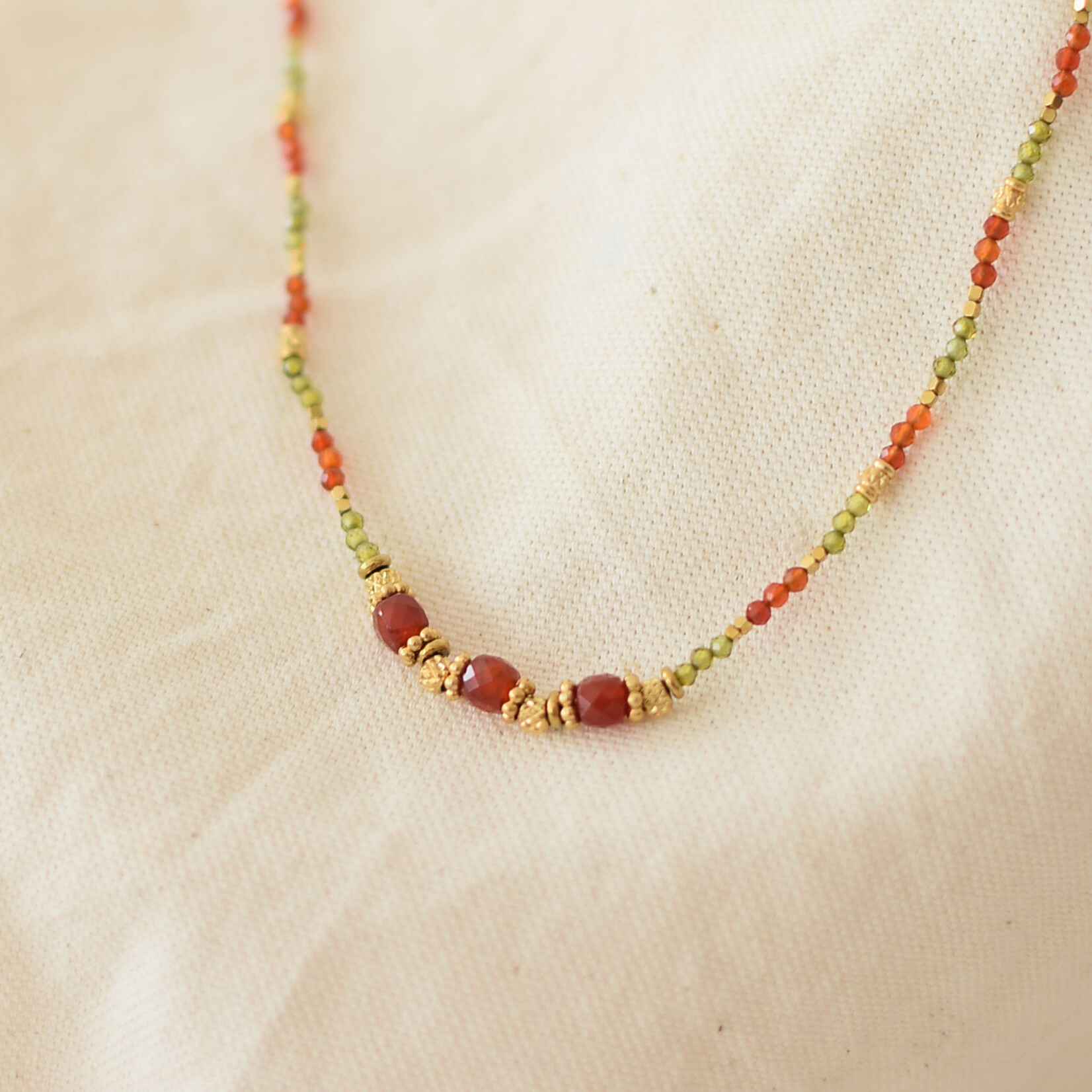 Collier Pierres fines