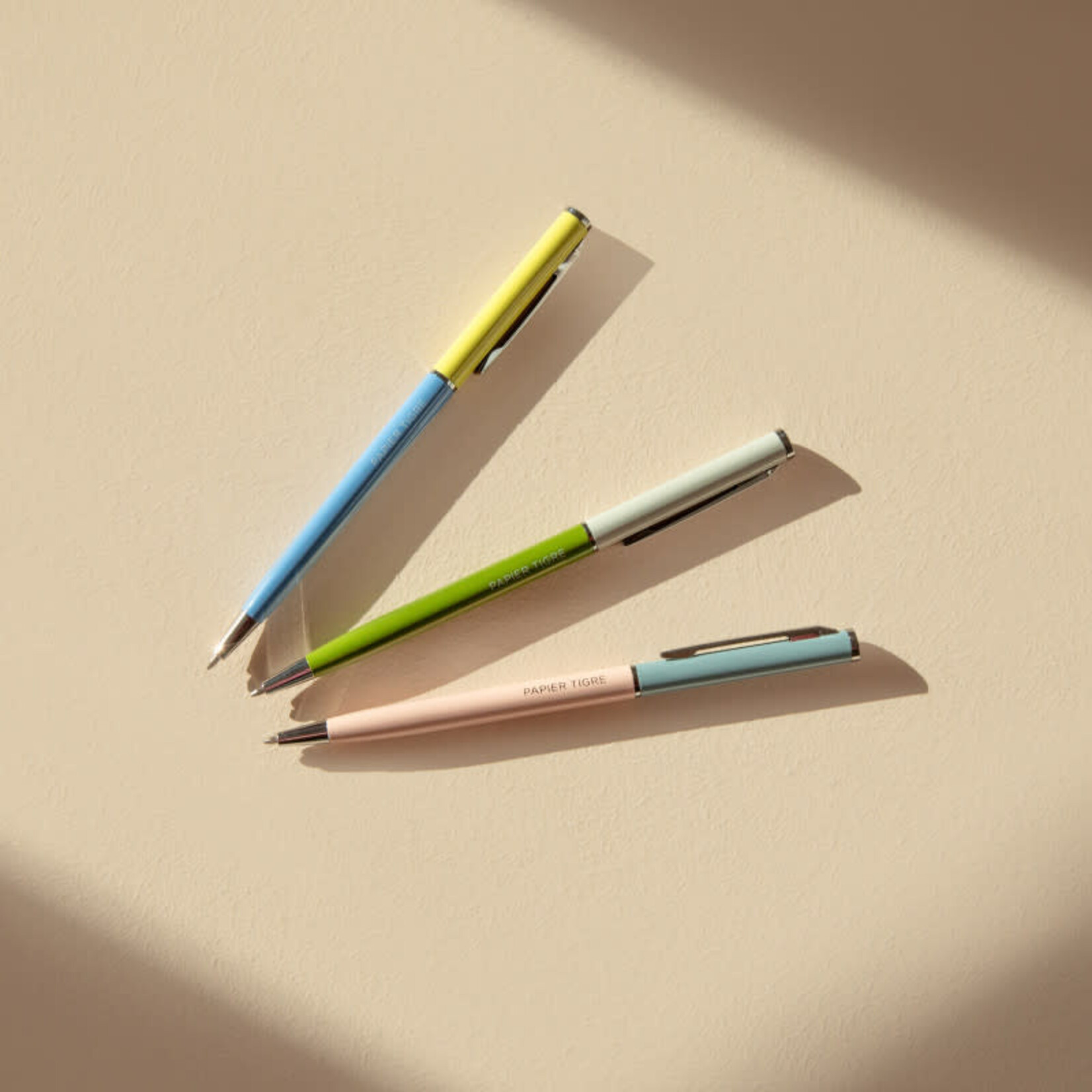 Refillable ballpoint pen (several colors)