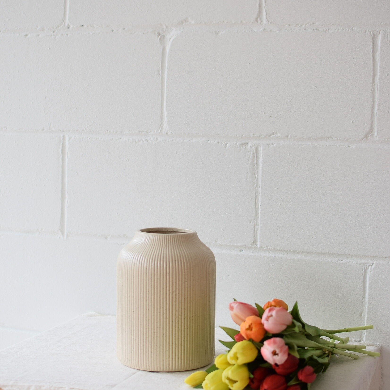 Large ribbed vase 22cm - Cream