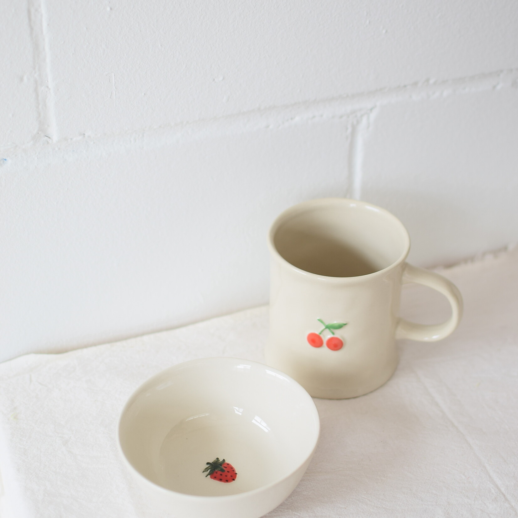 Tasse blanche - Cerises