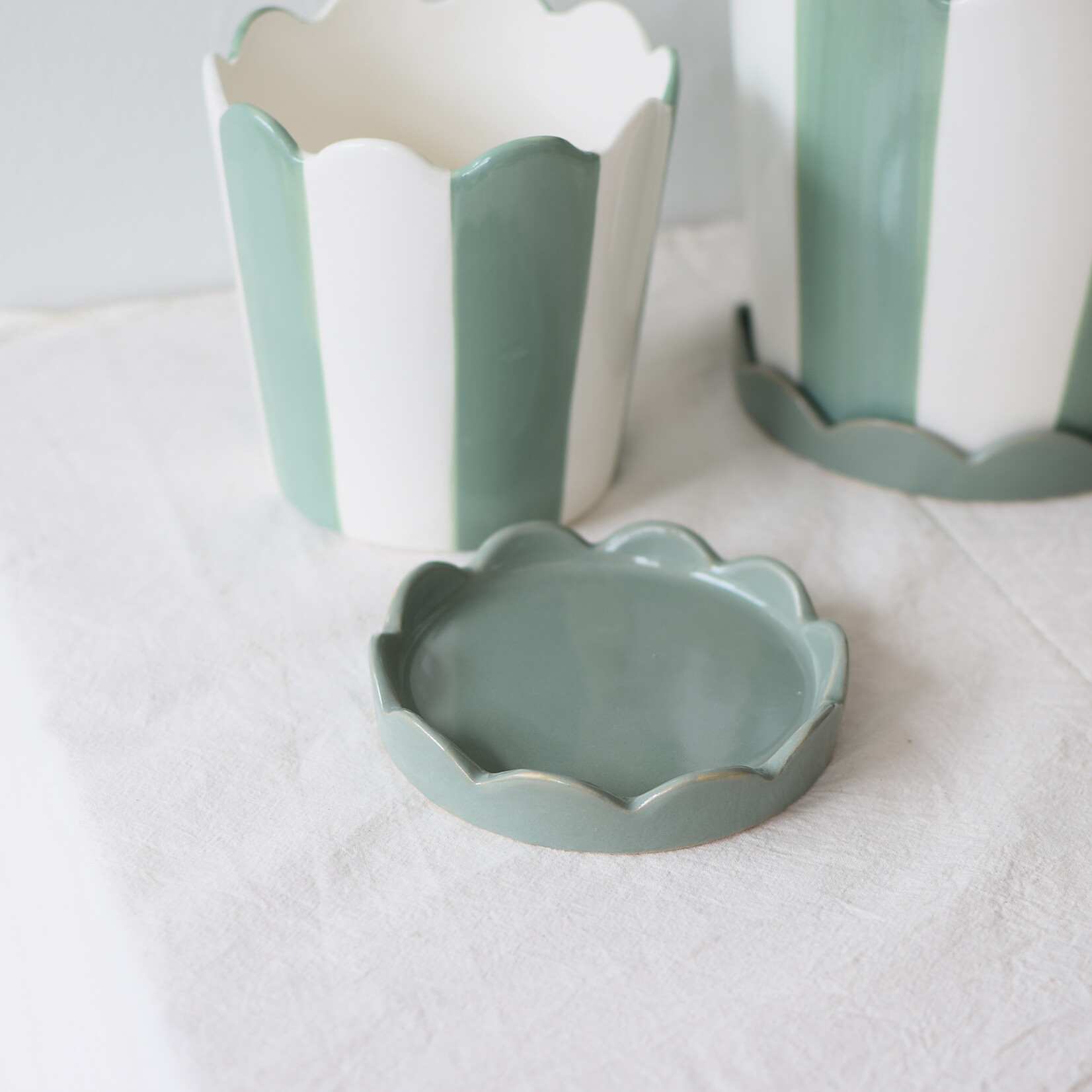 Scalloped plant pot and base - Sage stripes (2 sizes)