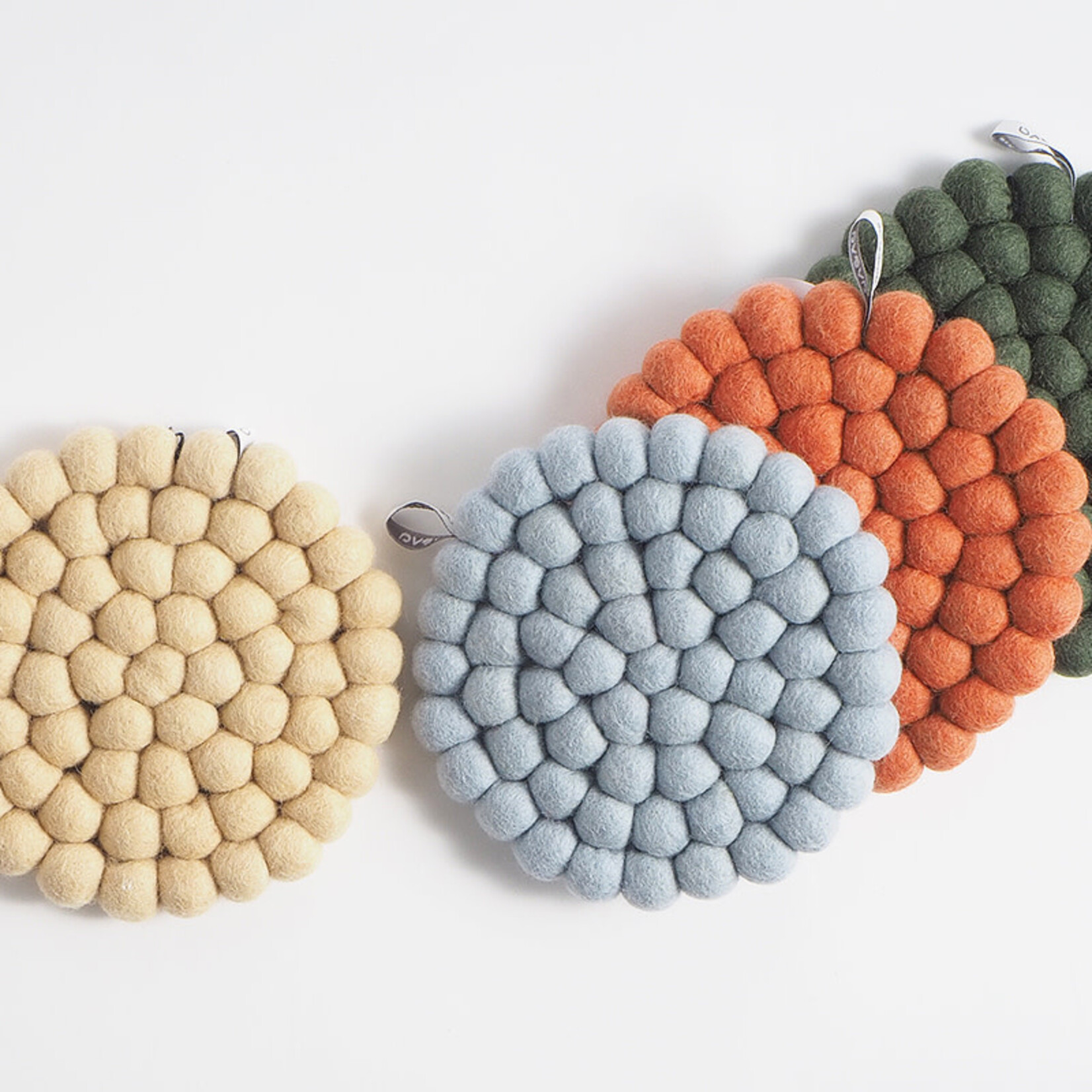 Pom-pom trivet - Arctic blue