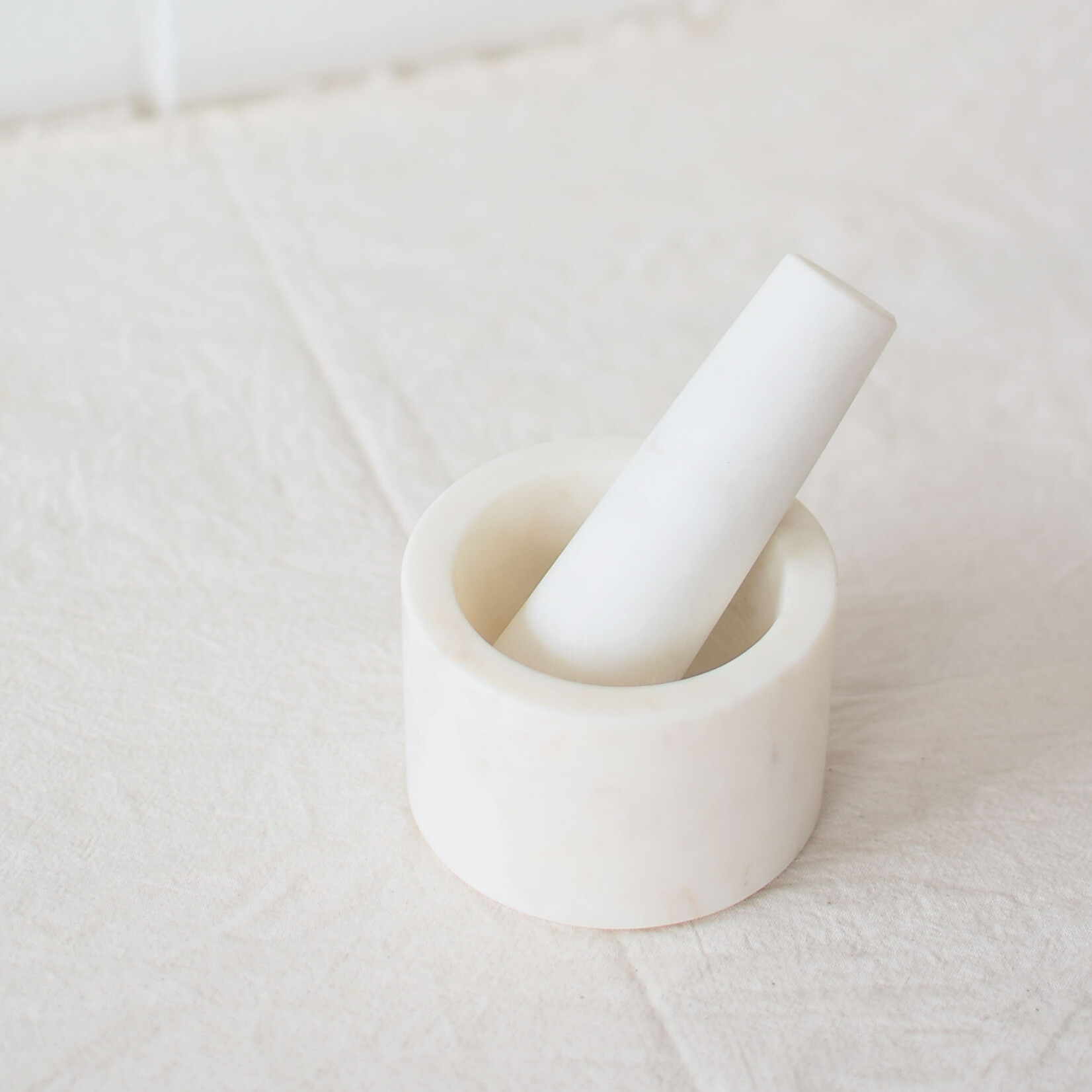 Mortier et pilon droit - Marbre blanc