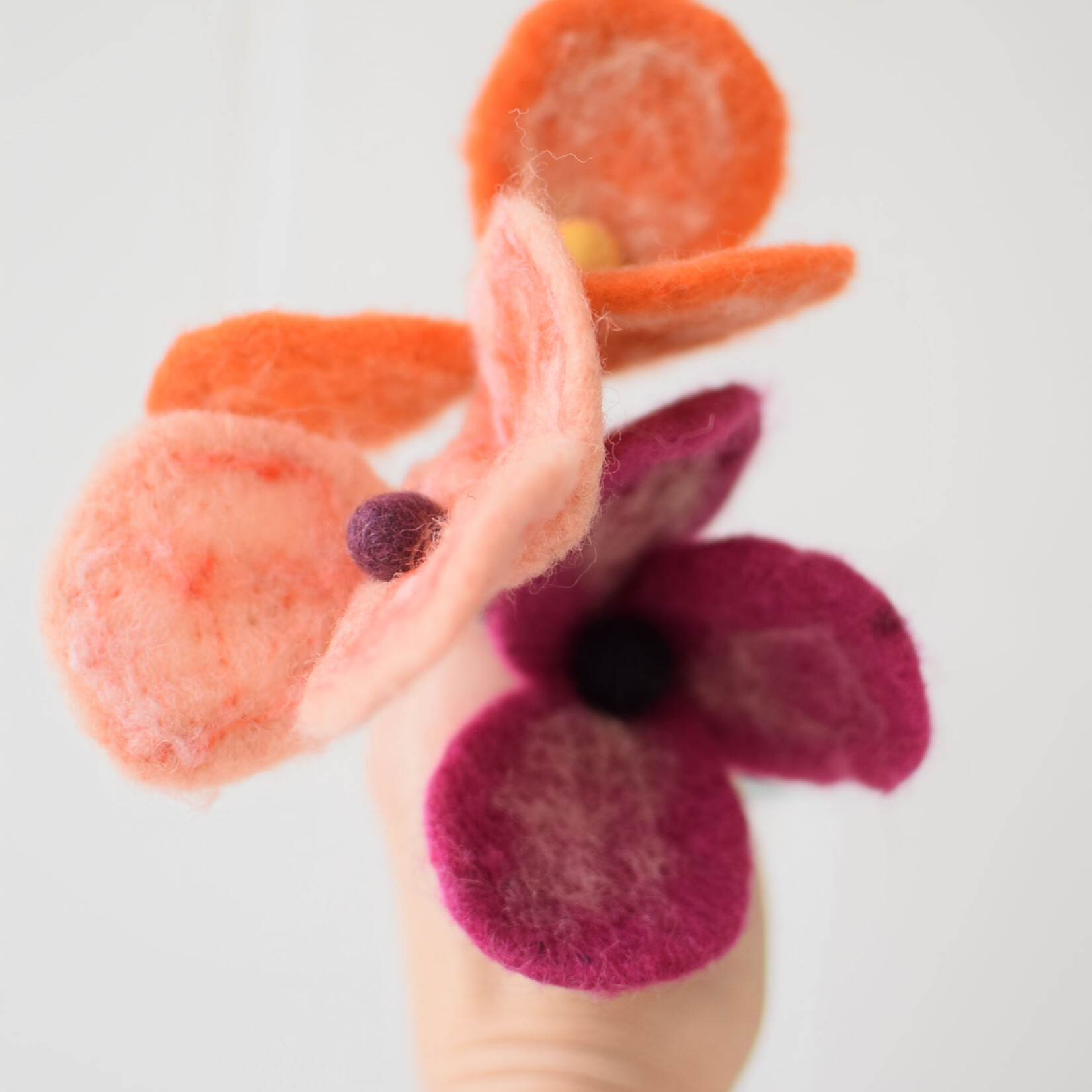 Fleur en laine coquelicot