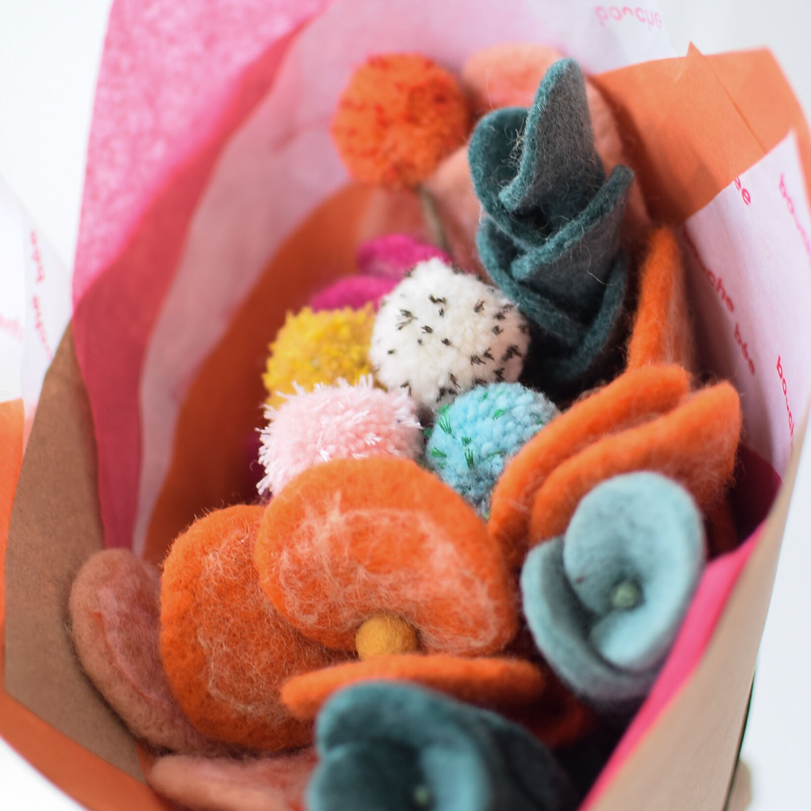 Fleur en laine coquelicot