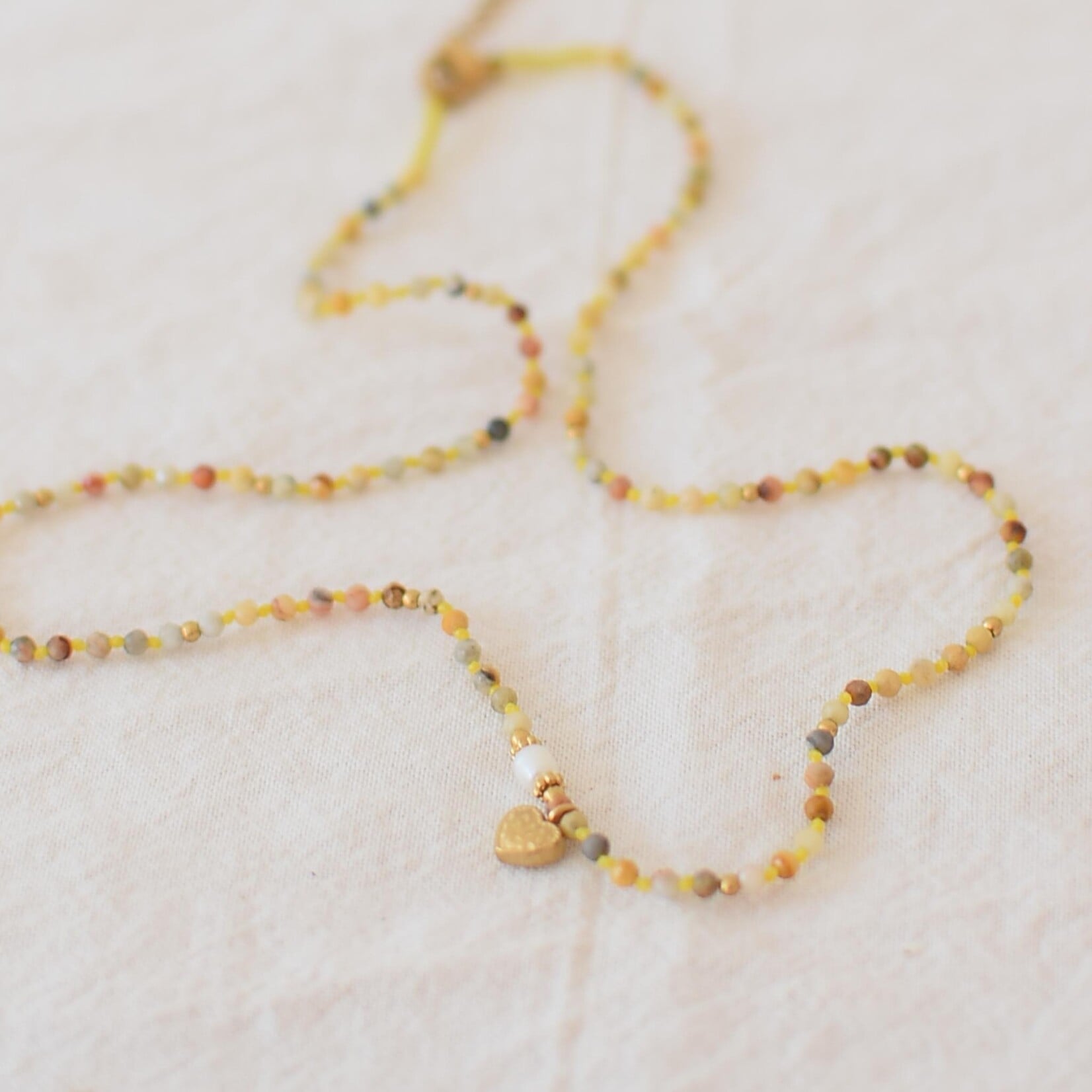 Collier avec pierres et perle d'eau - Pendentif coeur