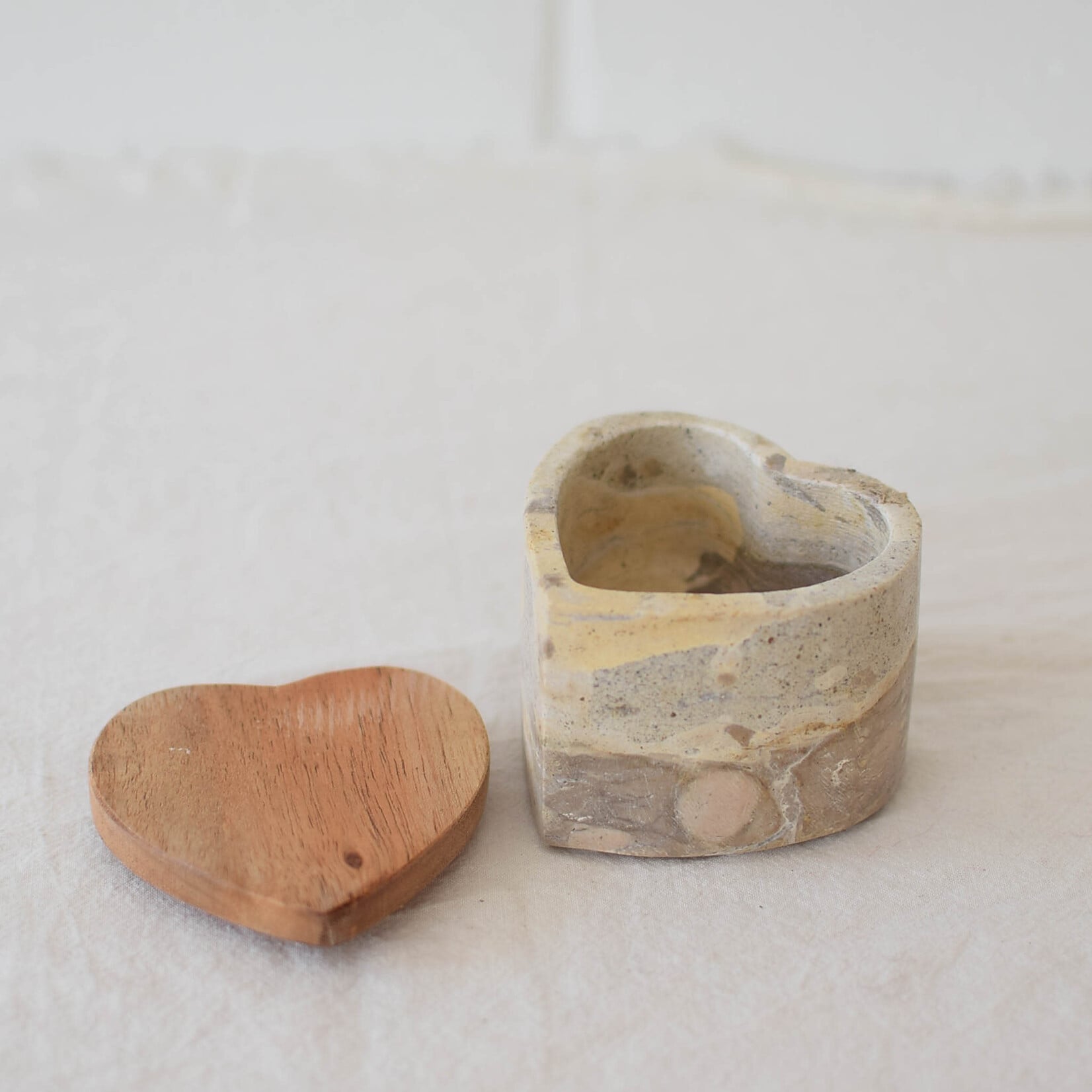 Heartshaped box - Marble and wood