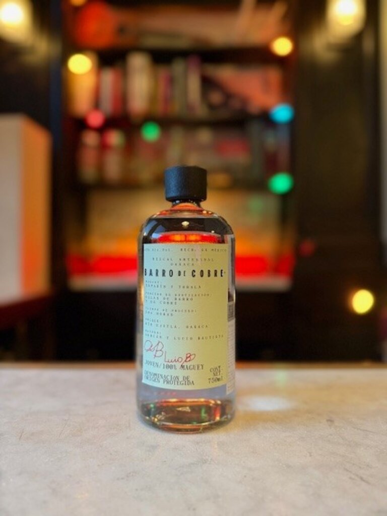 Barro de Cobre, Ensamble Espadín y Tobalá Joven 100% Maguey Mezcal Artesanal, 750 mL