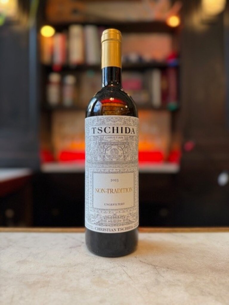 Christian Tschida, 'Non-Traditon' Wiess (2023), KARAKTERRE