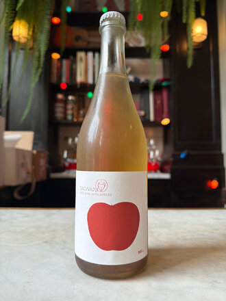 Hana Makgeolli, Sagwaju Rice Wine with Apples, 750mL