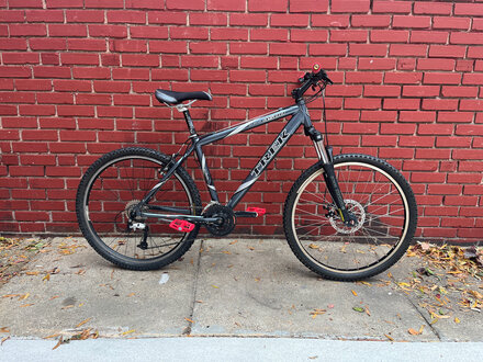 Used Trek 4500 18" Medium Blue Silver