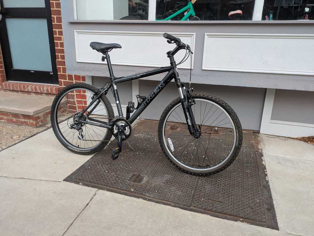 USED 18" Trek 3700