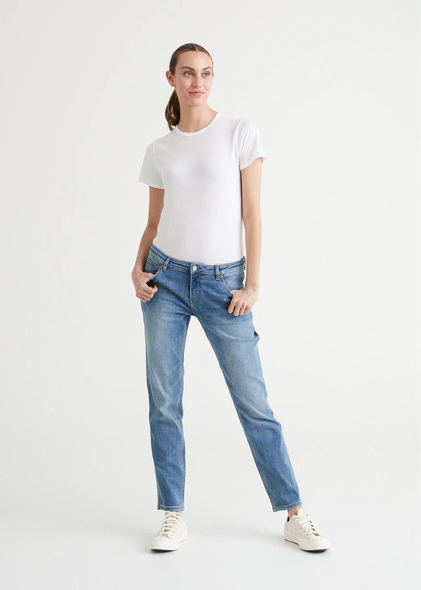 W Performance Denim Girlfriend- Light Vintage Stone