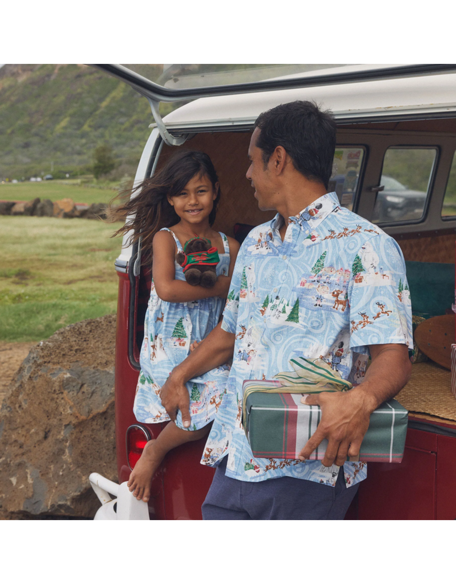 Reyn Spooner Reyn M593112523 Rudolph Red Nosed Reindeer Classic Button Front Holiday Blue