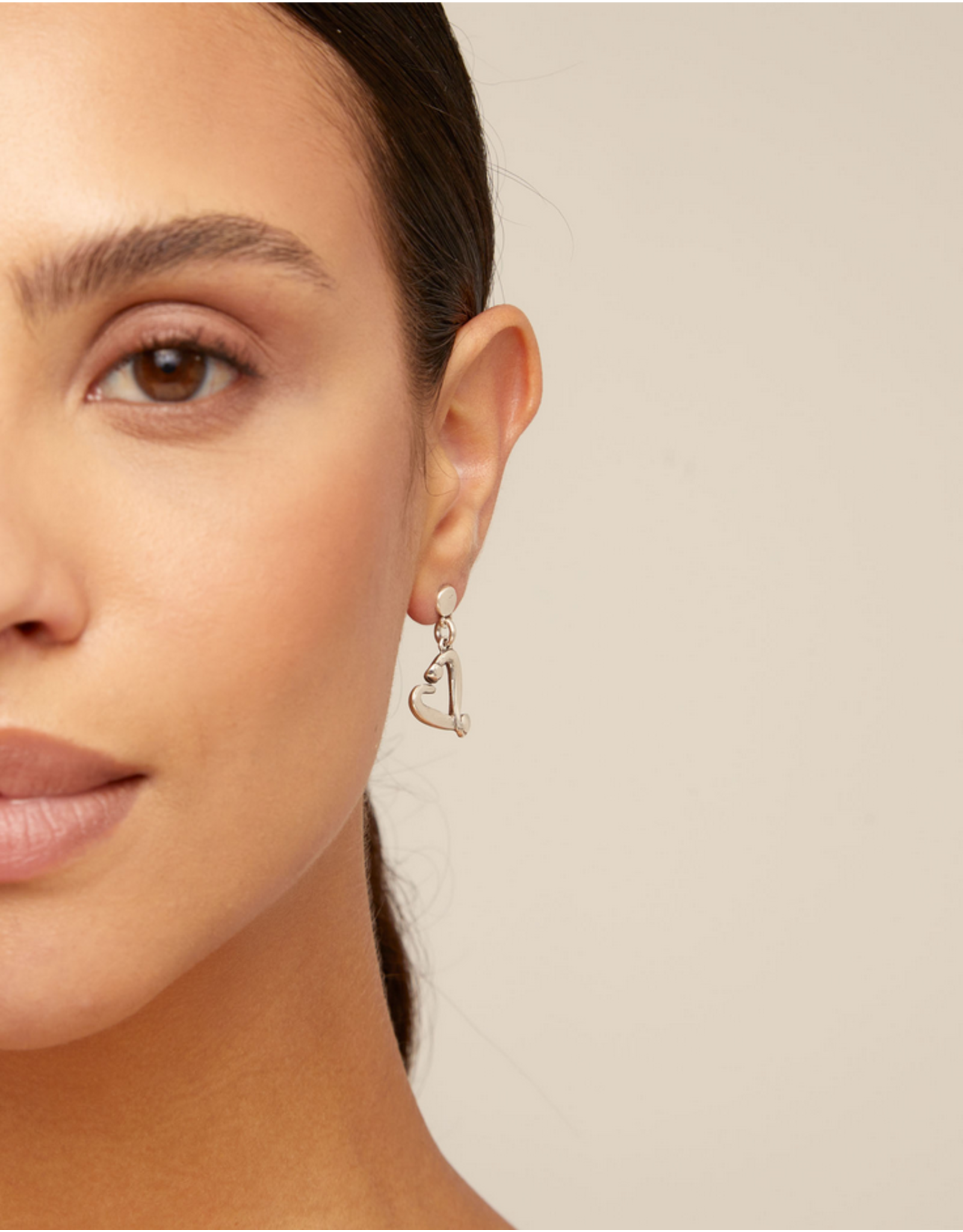 Uno de 50 Uno de 50 PEN0887MTL0000U One Love Heart Dangle Earrings