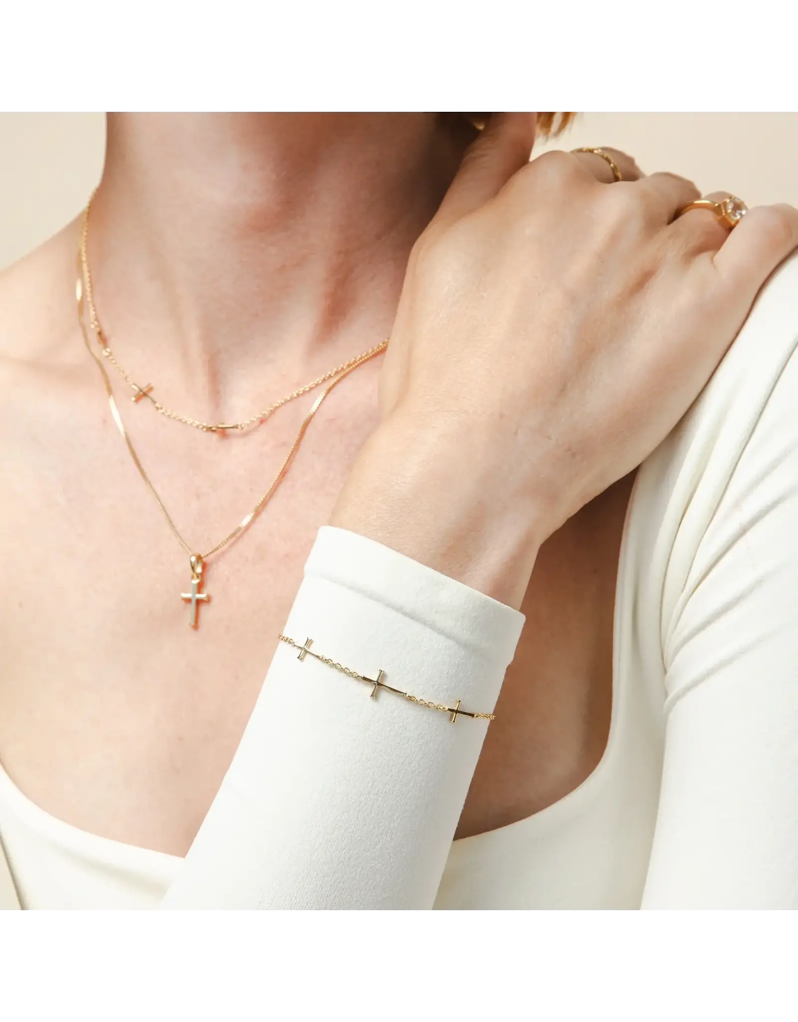 Rizen Rizen 590005GD-17 Calvary Cross Bracelet Gold