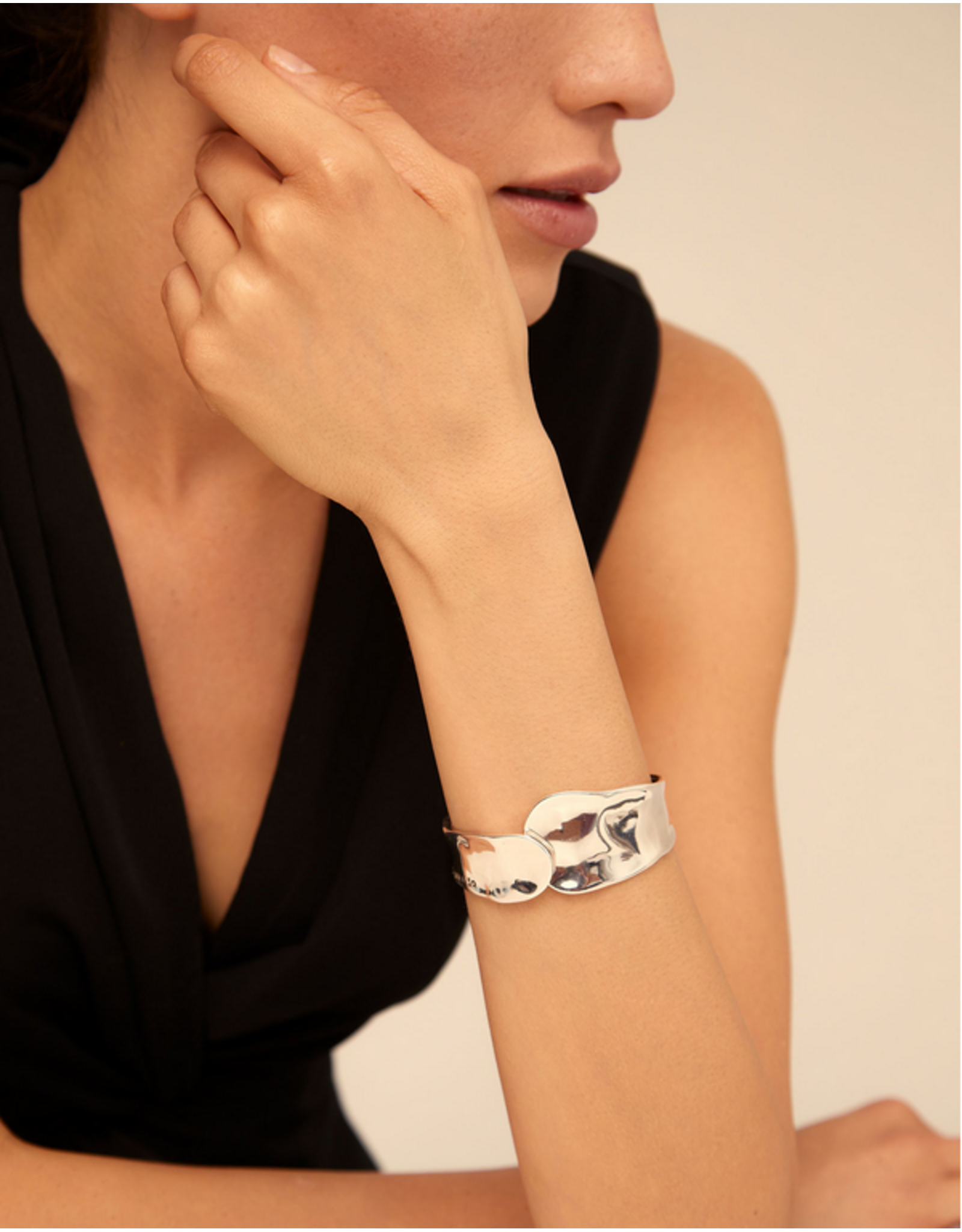 Uno de 50 Uno de 50 PUL1806MTL0000M Waves Olas  Hinged Bracelet