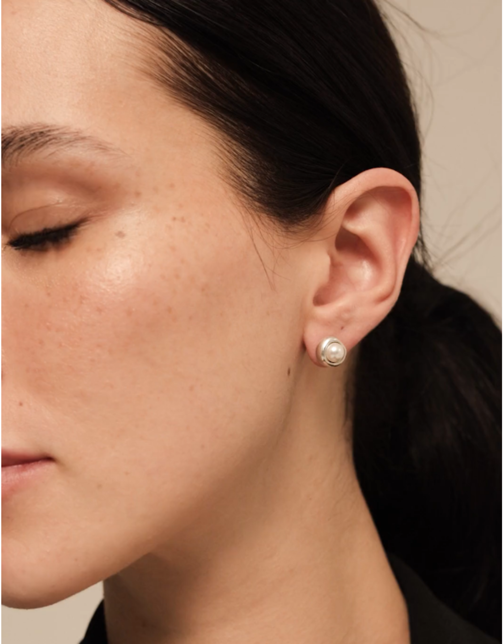 Uno de 50 Uno de 50 PEN0461BPLMTL0U Pearl Post Earrings