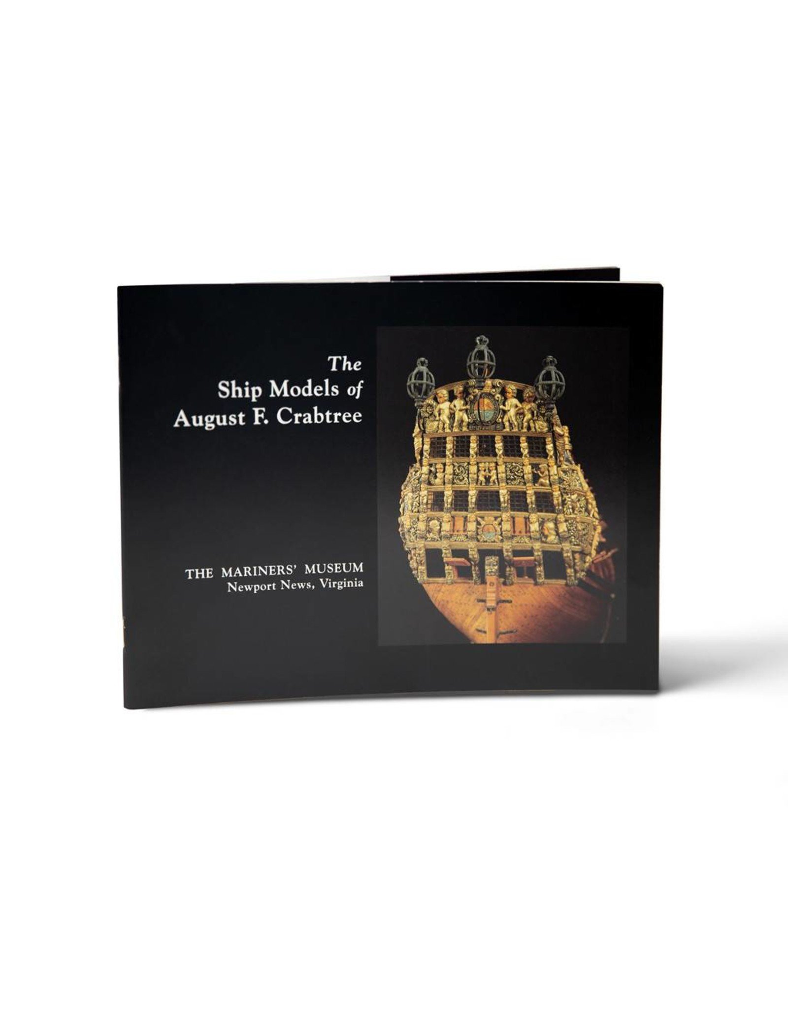 八月蔓越口平装书的船舶模型