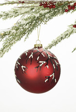 红色和白色桦木玻璃装饰