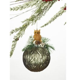 玻璃球猫头鹰或松鼠装饰组合