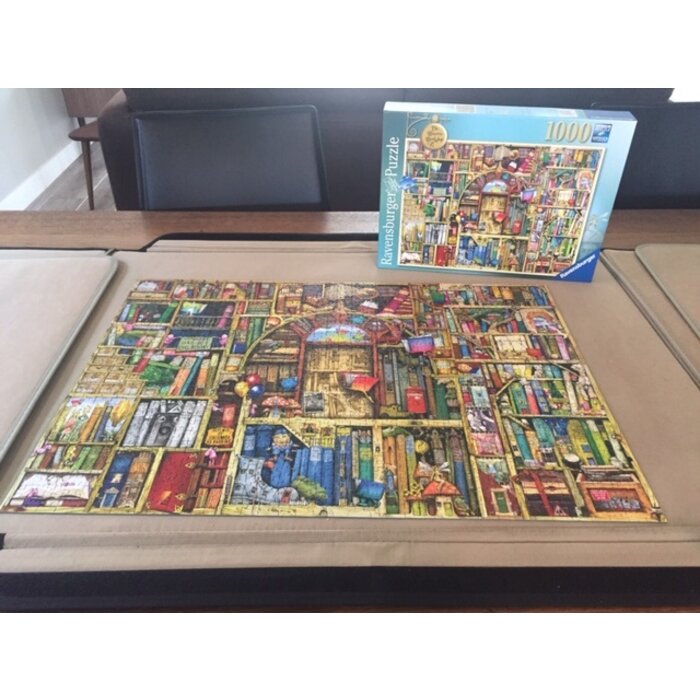 Ravensburger 1000 pcs - The Bizarre Bookshop 2