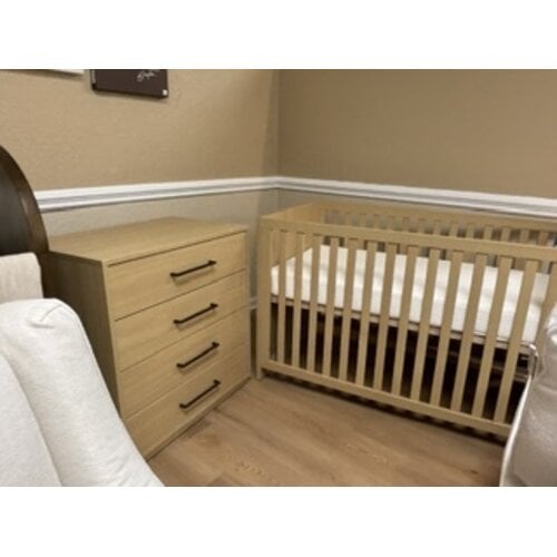 Contempo 2 Pc Crib + Dresser Floor Sample 40% Off