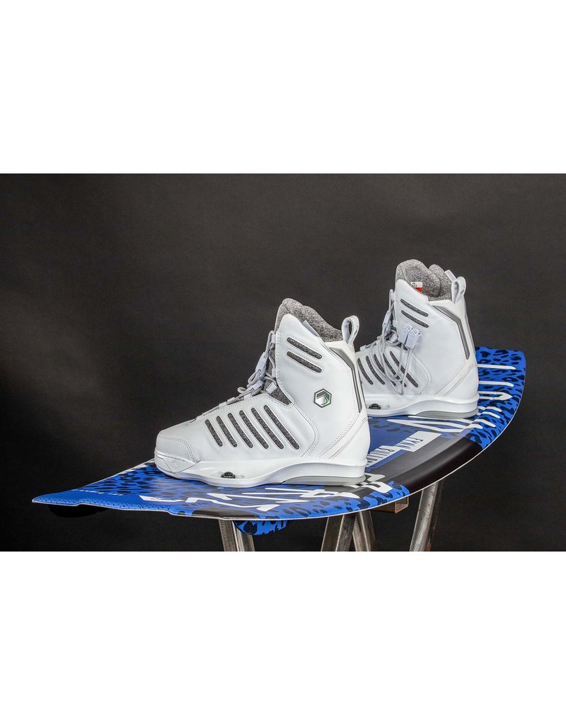 LIQUID FORCE 2022 LIQUID FORCE BULLOX WAKEBOARD PACKAGE WITH TAO 6X CT 12-13 BOOTS