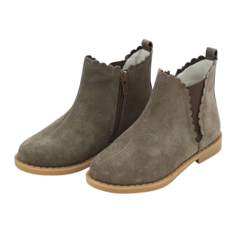 Missionær midtergang Profeti L'Amour Nicola Chelsea Boot - Brown Suede - Bibs and Kids Boutique