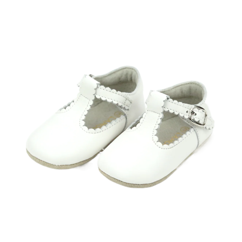 L'Amour Elodie Scalloped T-Strap Mary Jane Crib Shoe - White