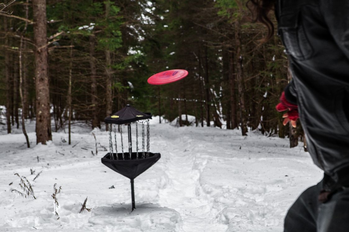 disc-golf-in-the-snow-absolutely-escape-sports-inc
