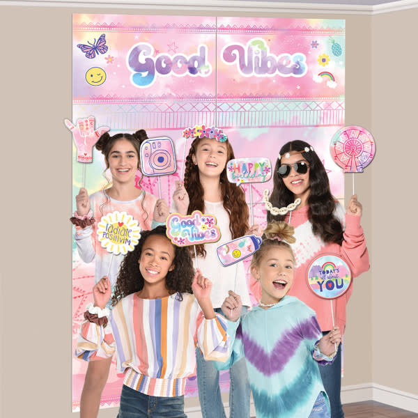Girl-Chella Scene Setter with Props -16ct