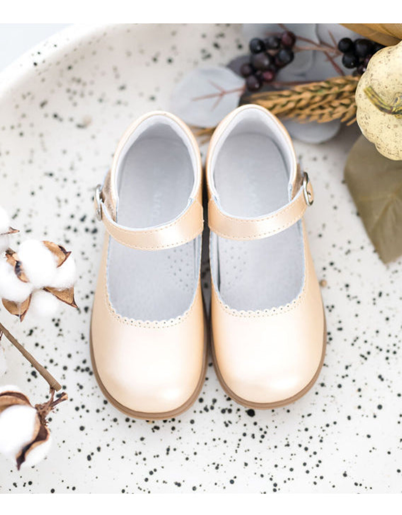 L'Amour H501 CHLOE Scalloped Mary Jane Champagne