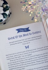 Barbour Publishing Daily Devotions and Prayers for Courageous Girls