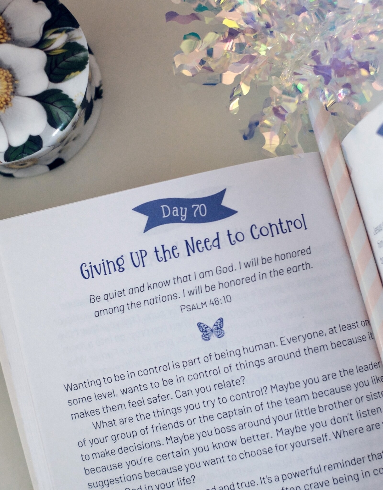 Barbour Publishing Daily Devotions and Prayers for Courageous Girls