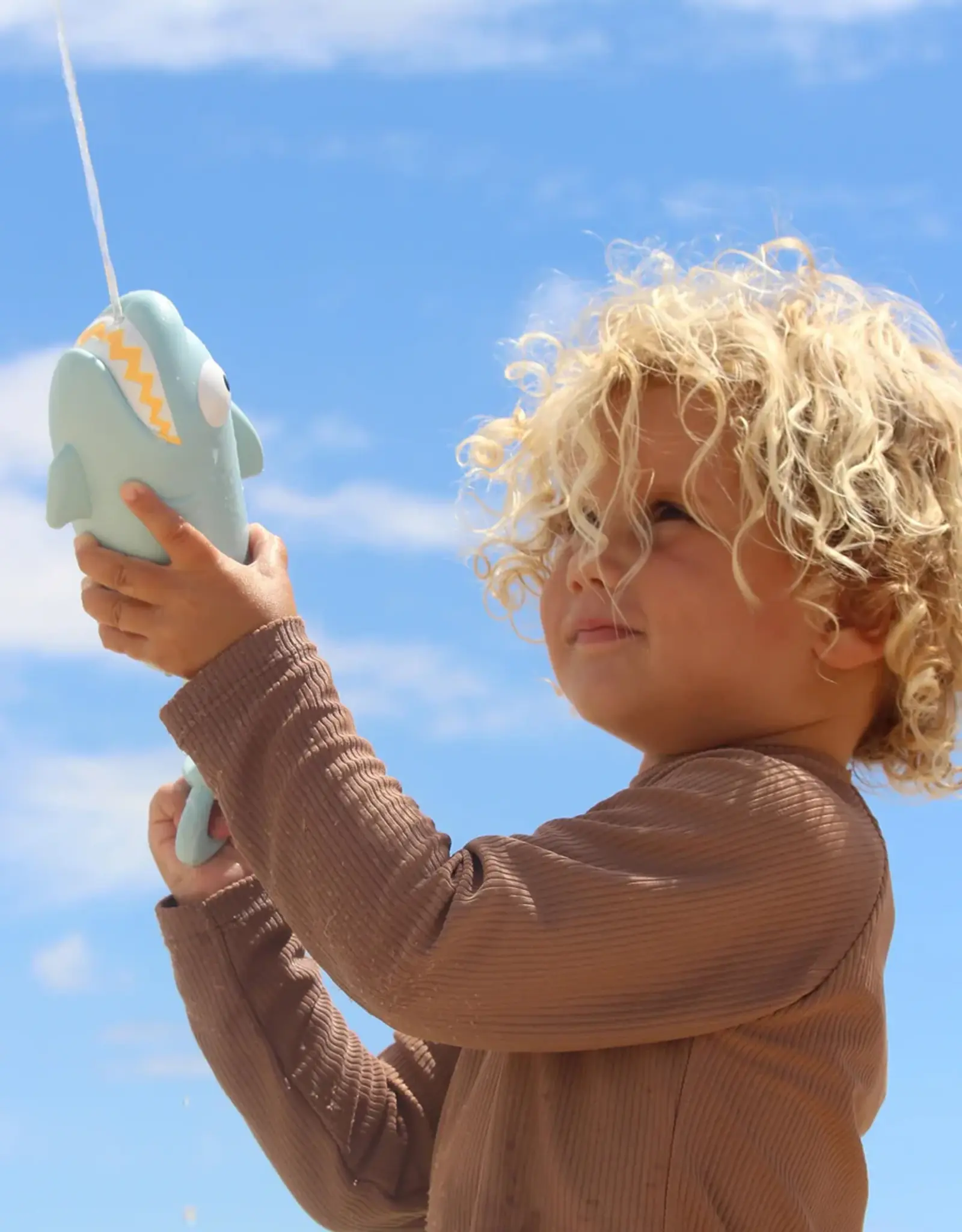 Sunnylife Water Squirters Shark Pastel Blue