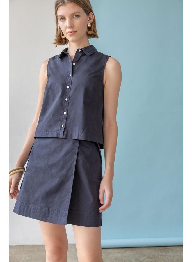 EYELET COLLAR SLEEVELESS SHIRT
