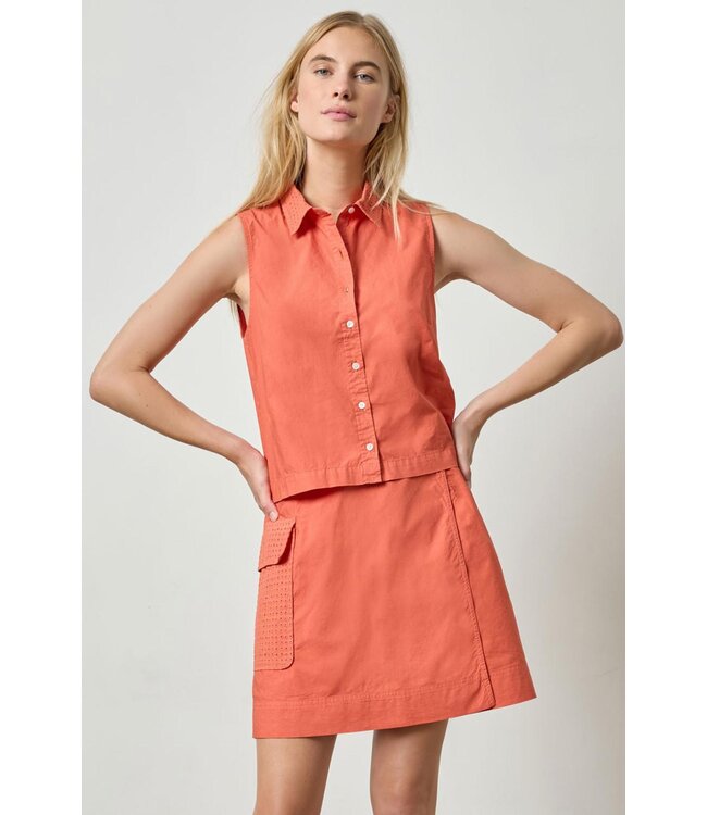 EYELET COLLAR SLEEVELESS SHIRT
