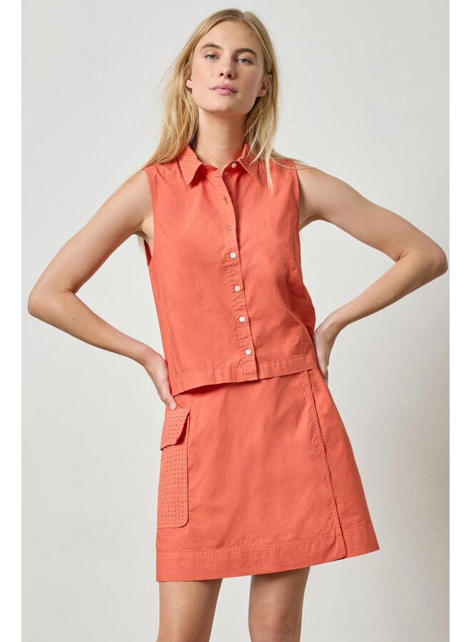 EYELET COLLAR SLEEVELESS SHIRT
