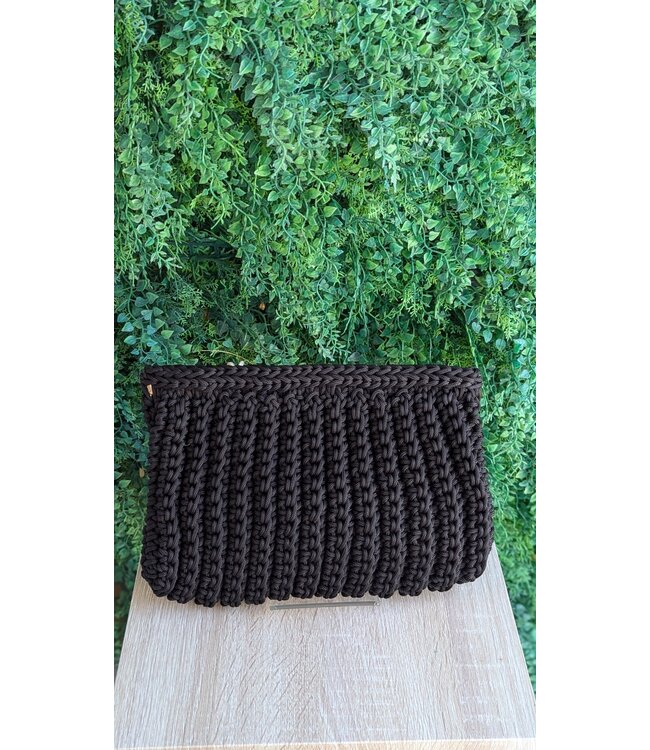 DLD BEACH CROCHET CLUTCH