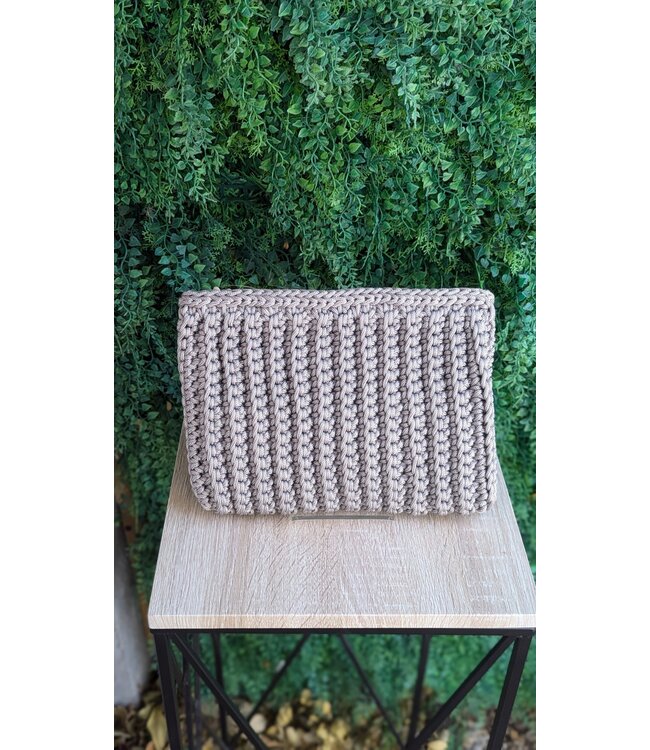 DLD BEACH CROCHET CLUTCH