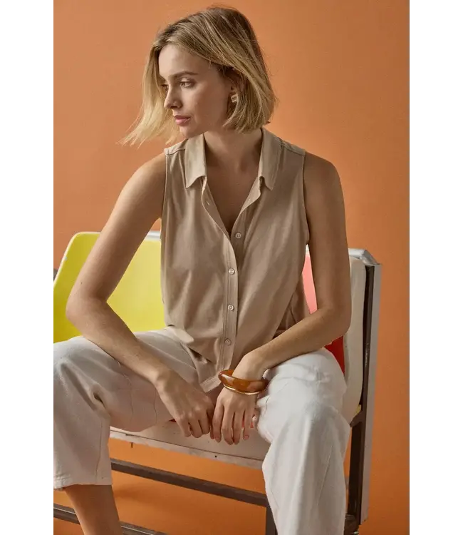 SLEEVELESS BUTTON DOWN