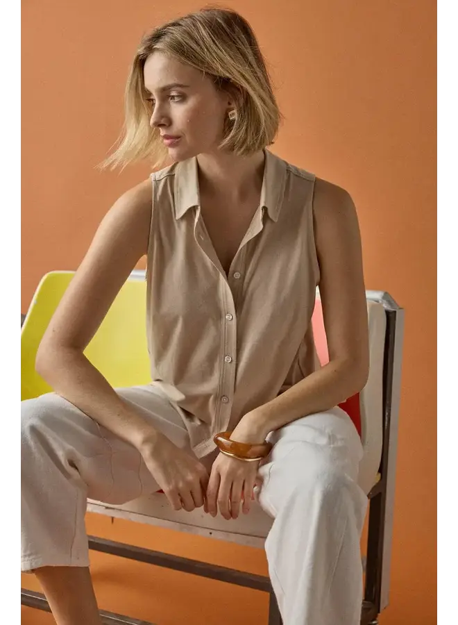 SLEEVELESS BUTTON DOWN