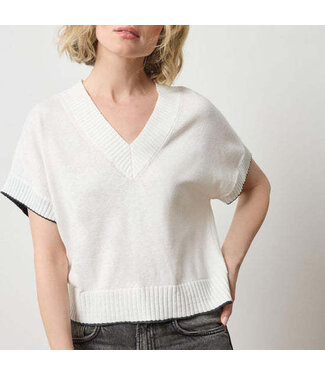 Lilla P SHORT SLEEVE V-NECK PULLOVER SWEATER