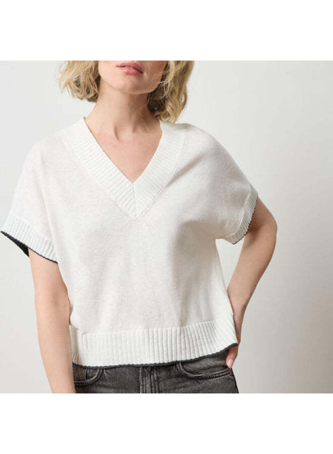 SHORT SLEEVE V-NECK PULLOVER SWEATER